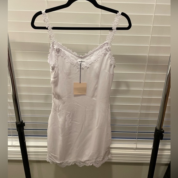 SUPERDOWN LACE SLIP - Picture 1 of 3
